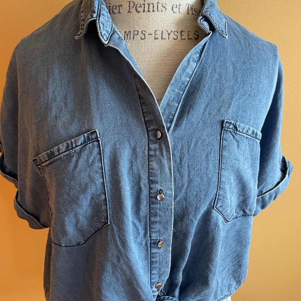 DD77 Light Blue Denim Front Tye Shirt.  Size L - Picture 5 of 8